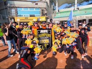 本校榮獲［全國女子壘球聯賽甲組］總冠軍