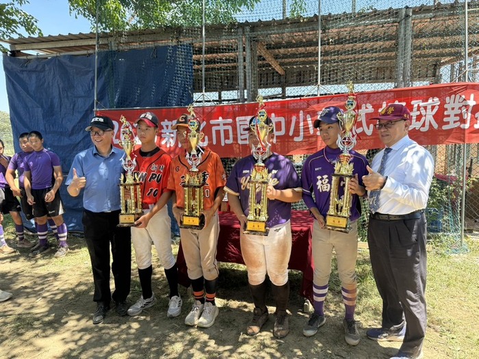 榮獲新北市國中小軟式棒球對抗賽總冠軍